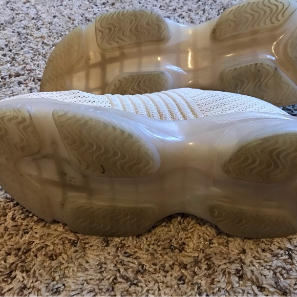 Cushionaire Sneakers - Picture 3 of 4